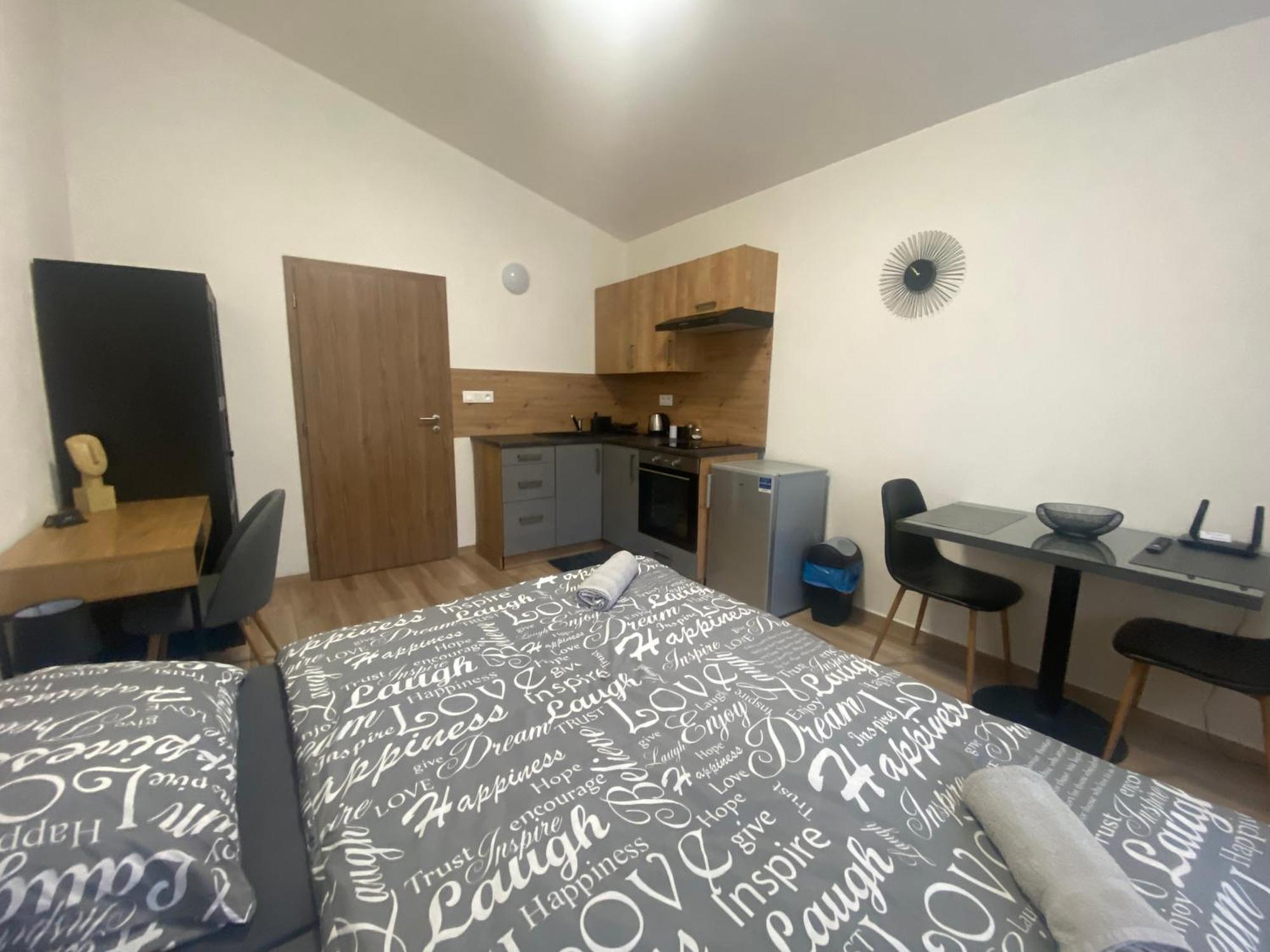 Cerna Ruze - Apartman 7 Plzeň Exterior foto